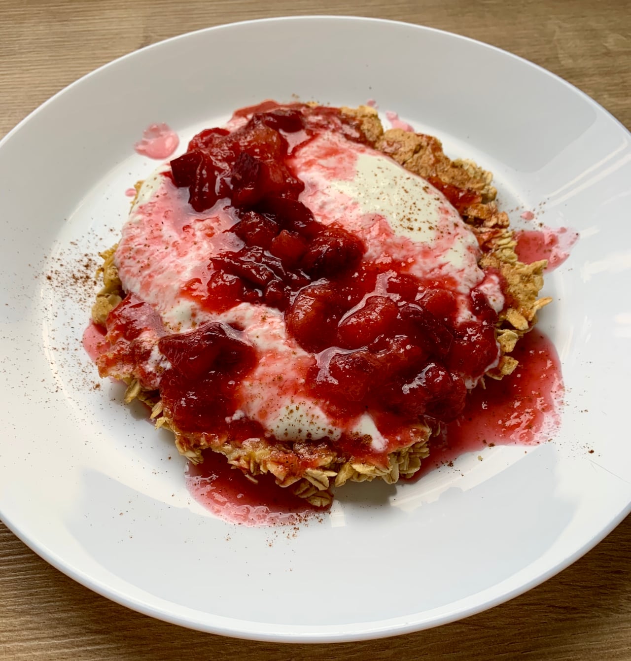 You are currently viewing Haferflockenpfannkuchen mit Pflaumenkompott aus der Edelstahl-Antihaftpfanne