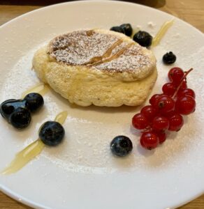 Read more about the article Fluffy Pancakes aus der Edelstahl Antihaftpfanne (30cm), für 6-8 Pancakes