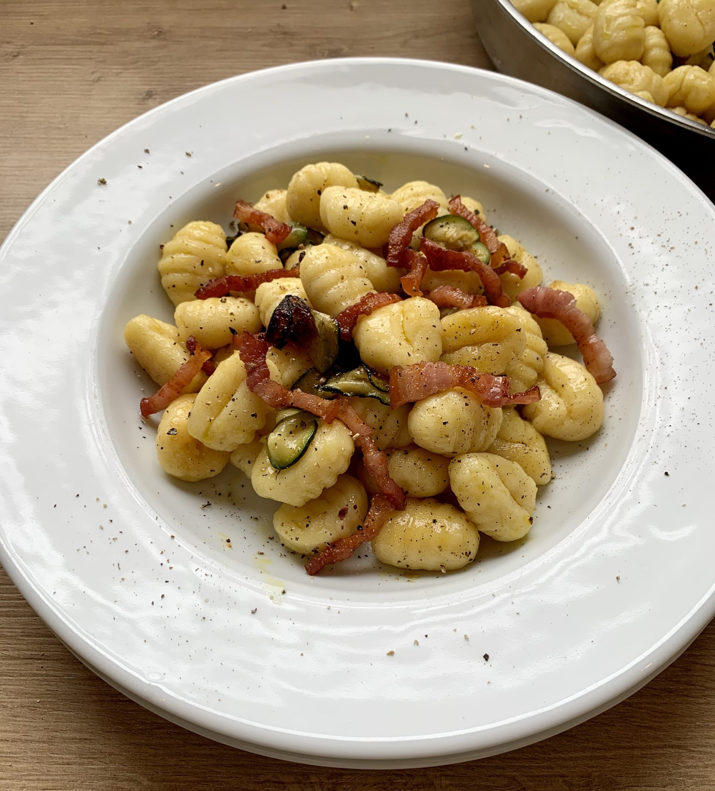 You are currently viewing schnelle Gnocchi Zucchini Pfanne aus der Edelstahl Antihaftpfanne (2-3 Portionen)