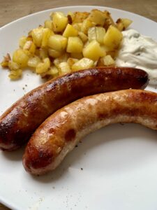 Read more about the article Bratwurst vom Ofenzauberer plus mit Bratkartoffeln aus der gusseisernen Pfanne