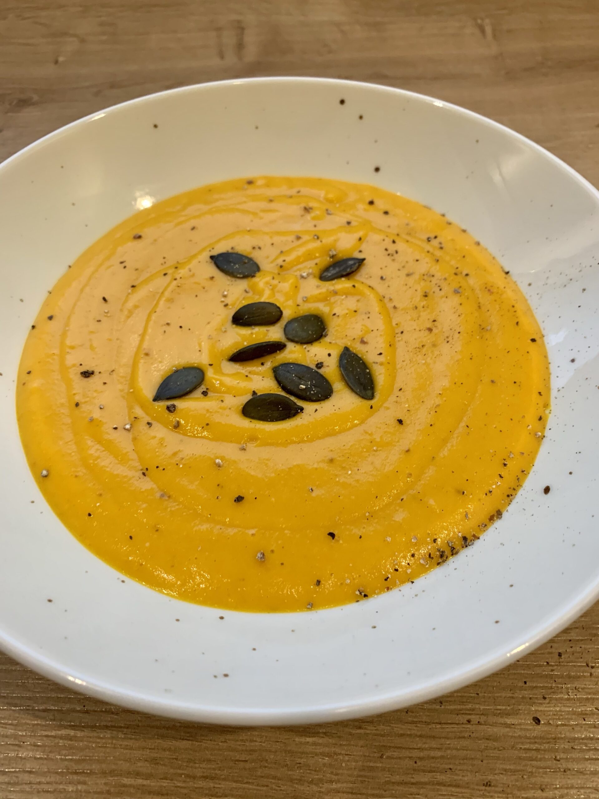You are currently viewing Röst-Kürbiscremesuppe (3-4 Portionen)