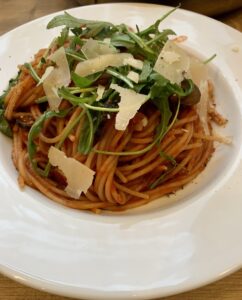 Read more about the article Pasta mit Oliven und Ruccola aus der Edelstahl Antihaftpfanne (2-3 Portionen)