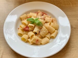 Read more about the article <strong>Pasta in Tomaten-Mascarponesauce aus der Ofenhexe </strong>